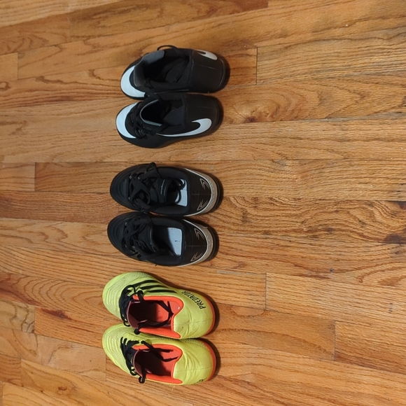 Kids (boys) soccer cleats, Size 1M, 2M, and 4 - Picture 3 of 3